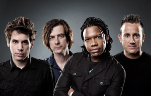 Newsboys – “Step Up To The Microphone” [Arrimándose Al Micrófono]