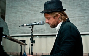 Jon Foreman – «Instead Of A Show» [En Vez De Un Show]