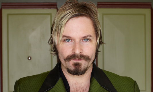 Kevin Max – «The Imposter» [El Impostor]