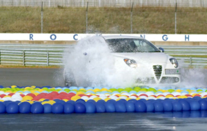 Récord Mundial: Alfa Romeo y los 2500 globos de agua