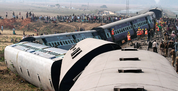 Trágico descarrilamiento de un tren en India